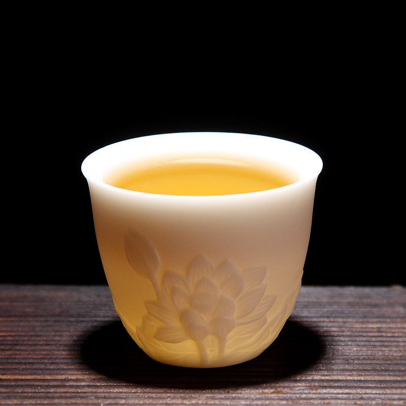 High tea FengTang dehua white porcelain undressed ore kaolin to suggest cups embossed lotus sample tea cup move masters cup