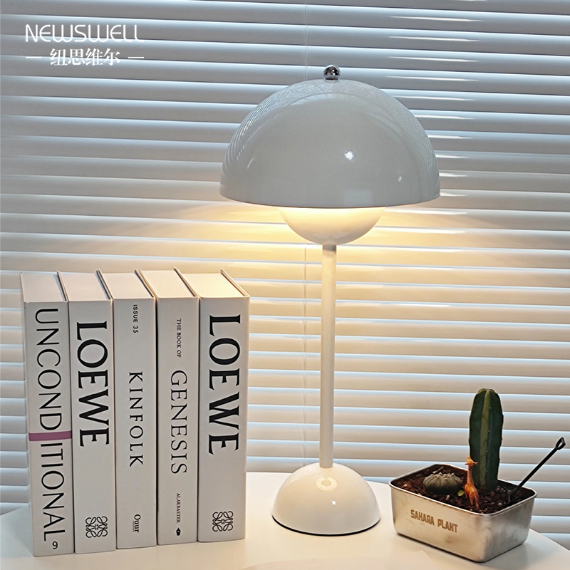Cream wind flower bud table lamp high-end atmosphere lamp Danish designer creative study bedroom bedside decorative table lamp