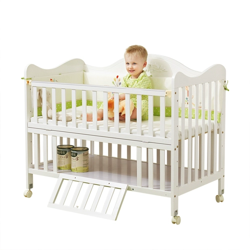 Белая детская универсальная кроватка из натурального дерева