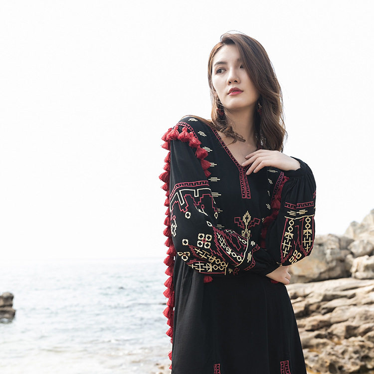 Summer Stunning New Vintage Retro National Wind Holiday Rework Embroidered Dress Short Skirt A-style commuter V collar small crowdsourced