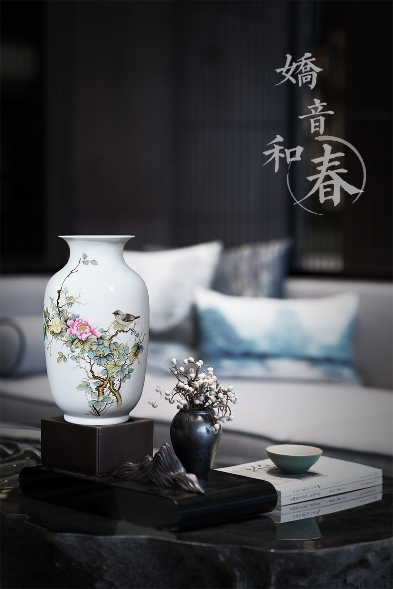 Jingdezhen ceramics by hand China wind restoring ancient ways is the sitting room flower vase furnishing articles of Chinese style decoration decoration process