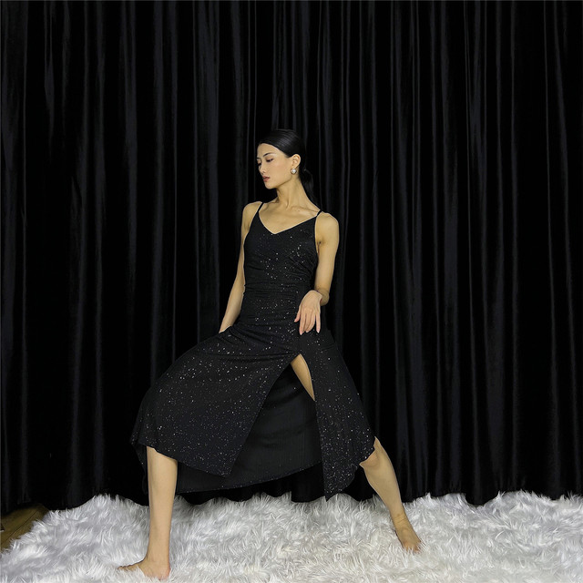 WYZ cover glitter dress ຄໍ V sexy ສູງ slit suspender ພຽງເລັກນ້ອຍສີດໍາ dress backless ແບບຮ່ອງກົງ skirt ຍາວແບບພິເສດໃສ່