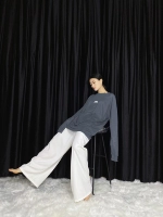 Темно -серая круглая шея