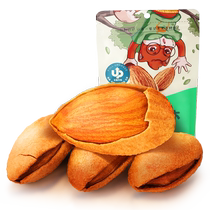 Three squirrels peel almonds by hand roasted almonds nuts snacks for children dried fruits and almonds