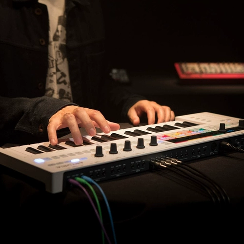 Подлинный Spot Arturia Keystep Pro Midi -контроллер Controller Recreeigant Audio Synthetic