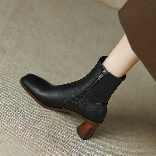 [Италия] Рене Ванвилла тонкая и длинная.