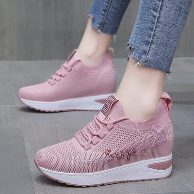 内增高透气网面运动鞋