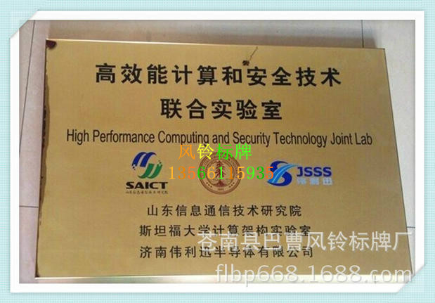 Dấu hiệu titan hình vòng cung tùy chỉnh Huy chương tùy chỉnh Đơn đặt hàng được thực hiện Đơn vị công ty mảng bám Xử lý Gương - Thiết bị đóng gói / Dấu hiệu & Thiết bị