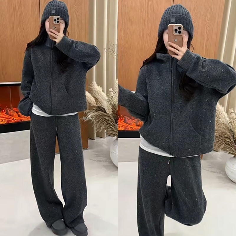 Very Stylish Outfit Set for Women, New Winter Design with Fine Shimmer, Fleece-Lined and Thickened Sweatshirt with Wide-Leg Pants, Two-Piece Set