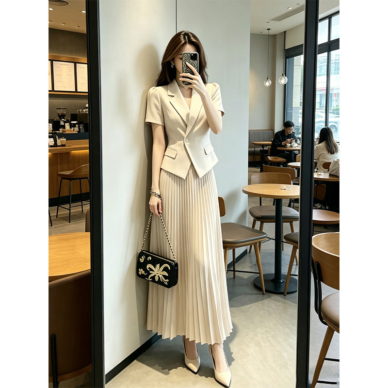 Plus Size Women's Thin Suit with Pleated Skirt Two-Piece Set 2026 Summer Fat Girl Professional Short-Sleeved Suit and Skirt Set Plus Size Women's Thin Suit with Pleated Skirt Two-Piece Set 2026 Summer Fat Girl Professional Short-Sleeved Suit and Skirt Set