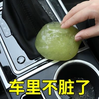 Очистка мягкого резинового автомобиля по принадлежном поляра