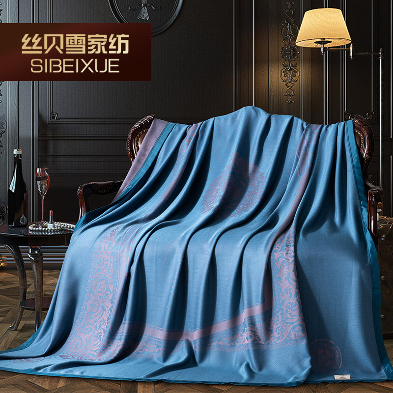 Towels are presented with double silk blanket summer single - person ice wire carpet cover