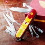 Con dao của quân đội Thụy Sĩ Victorinox 91mm Năm con chó 1.3714.E7 12 Năm hoàng đạo của bộ sưu tập hộp quà tưởng niệm con chó các loại dao làm bếp