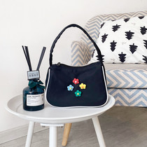 The new niche hobo armpit bag flowers Hyuna wind transformation Ken bean ins with the same baguette bag female black