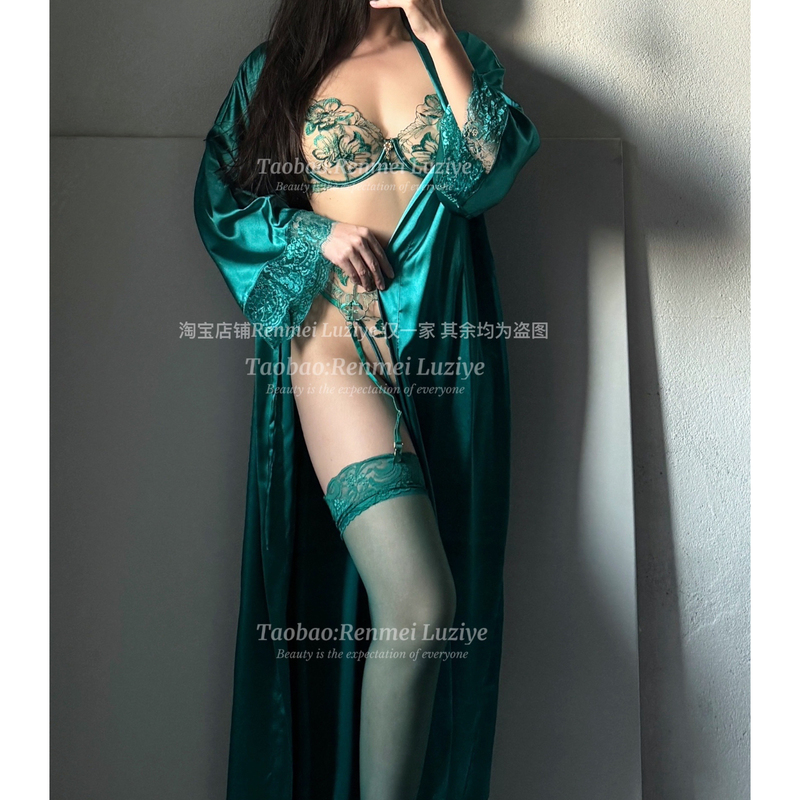 Renmeiluziye【Unaware of the Time】French Retro Atmosphere, Sexy and Tempting, High-End Embroidered Lingerie, Dark Green
