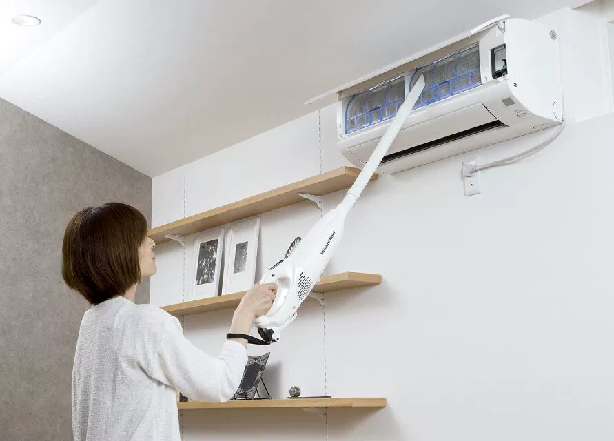 Hitachi trọng lượng nhẹ sức hút lớn kéo dài mite loại bỏ xe nhà không dây sạc máy hút bụi không dây R18DSAL - Máy hút bụi