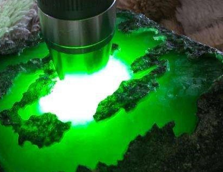 Natural Emerald Ice Seed Original Stone Quality Good Stock RMB3000  Offer Super-linked emerald Ching Jewelry On-site live Inquiries