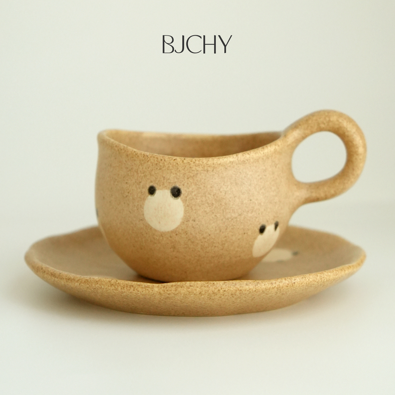Hanzien Chunye Retro Rustic Pottery Handmade Coffee Cup and Saucer with Cute Bear Pattern, Exquisite Afternoon Tea Cup 200ml