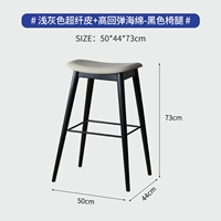 Светло-серая кожа из микрофибры + высокоэластичная губка – черные ножки стула