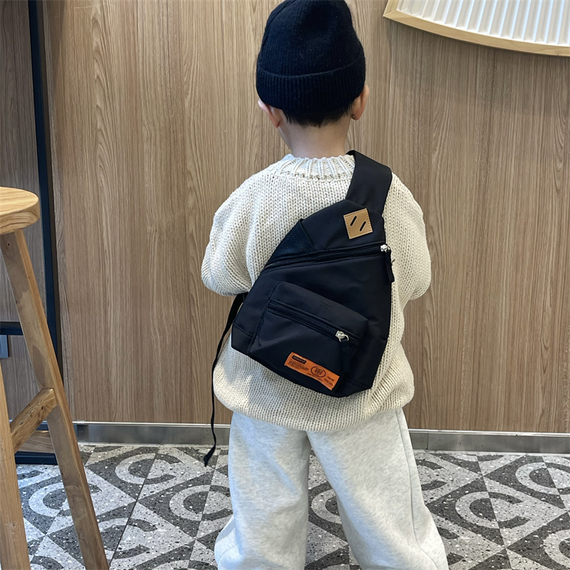 超クールな韓国の子供用ショルダーバッグ 男の子 旅行 ハンサムバッグ アウトドア 男の子 チェストバッグ 女の子 ショルダーバッグ トレンディ