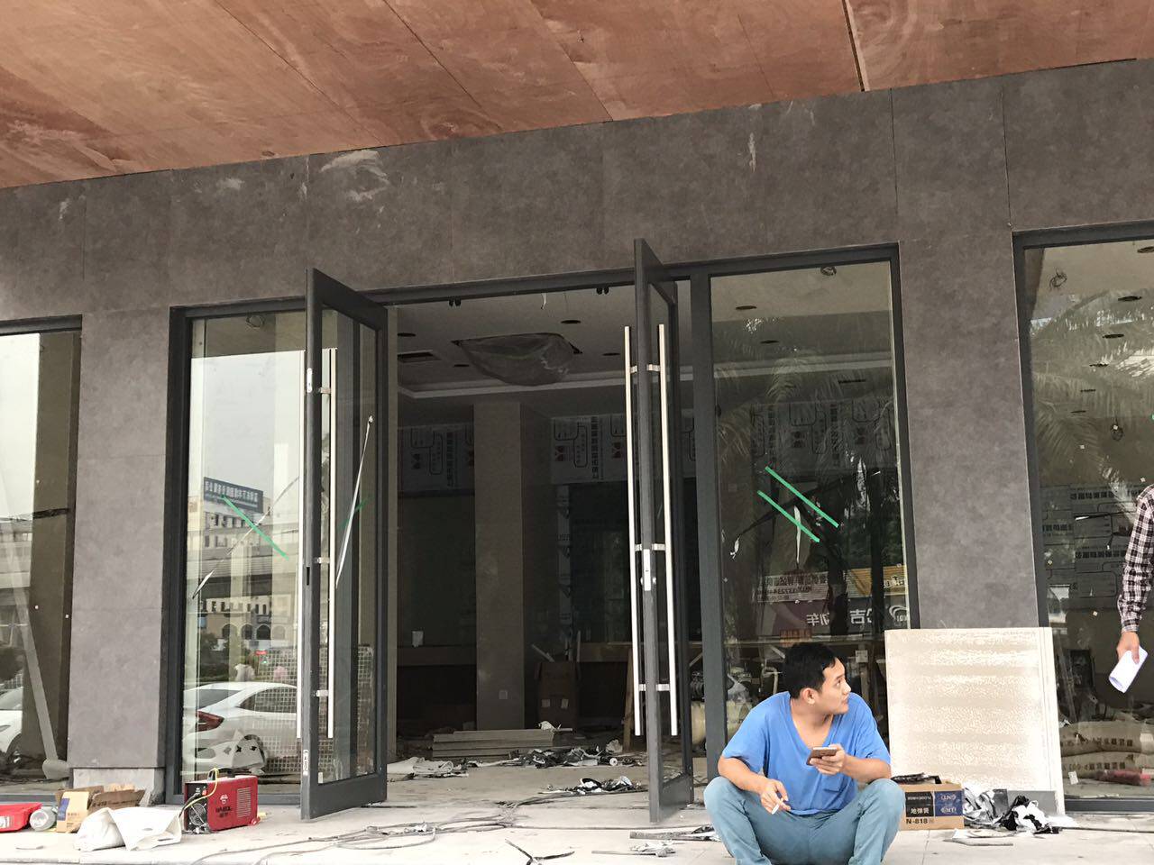 Heavy-duty ground elastic swing door KFC door 3 0 thick material with double-sided long handle