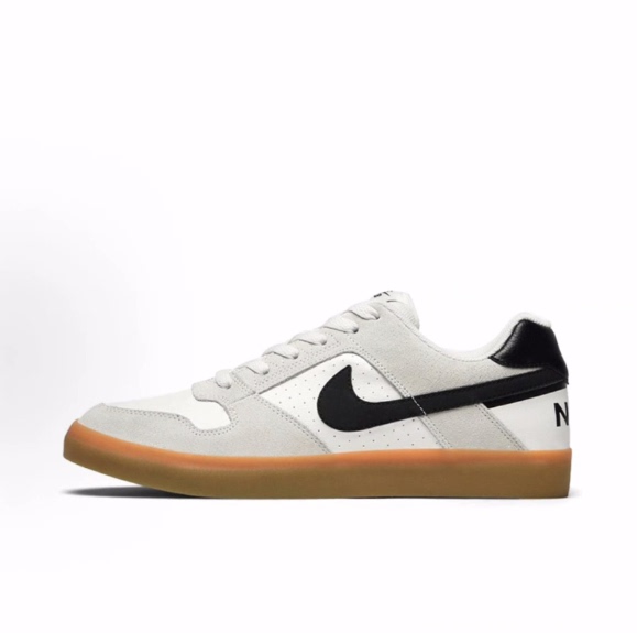 Nike Sb Delta Force Vulc Low-Top Sneakers, Unisex Model Nike Sb Delta Force Vulc Low-Top Sneakers, Unisex Model