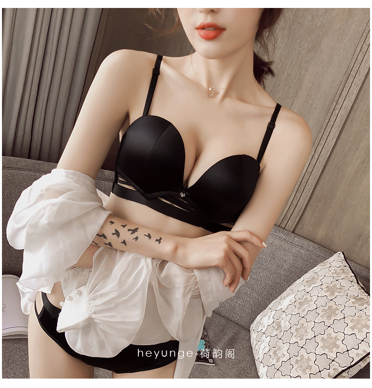 He Yun Ge ngực nhỏ thu thập ngực mà không vành thoải mái áo ngực đặt dây đai rỗng liền mạch đồ lót dày áo ngực đẹp