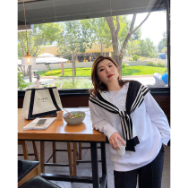 Autumn and winter large size small shawl fat mm black and white contrast color striped knitting warm outside