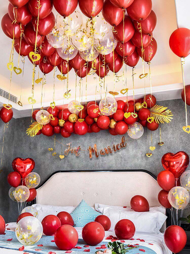 Balloon decoration Creative romantic wedding new house scene Woman man wedding suit Wedding suit wedding room decoration