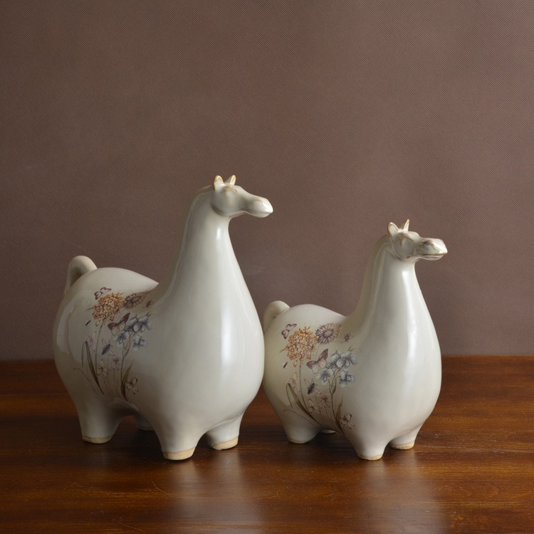 Rain tong ceramic desktop animal furnishing articles about horse horse Nordic household ceramics handicraft decoration the opened a housewarming gift