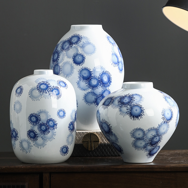 Jingdezhen rain tong household heat household minimalist designer tattoo art ceramic vase of blue and white porcelain vase