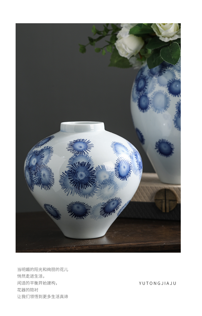 Jingdezhen rain tong household heat household minimalist designer tattoo art ceramic vase of blue and white porcelain vase