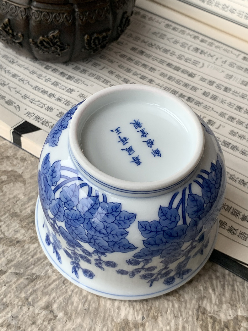 Jingdezhen spring auspicious jade Zou Jun up the system model of blue and white porcelain earth fo flowers jiang hua furnace type cup drawing