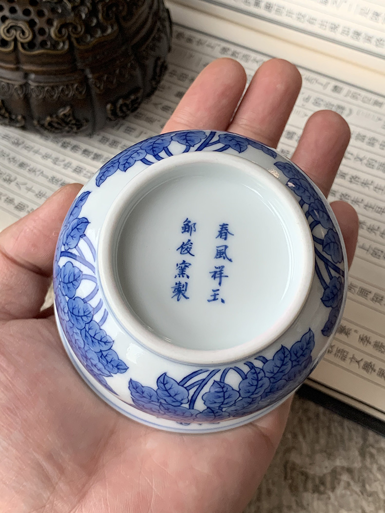 Jingdezhen spring auspicious jade Zou Jun up the system model of blue and white porcelain earth fo flowers jiang hua furnace type cup drawing