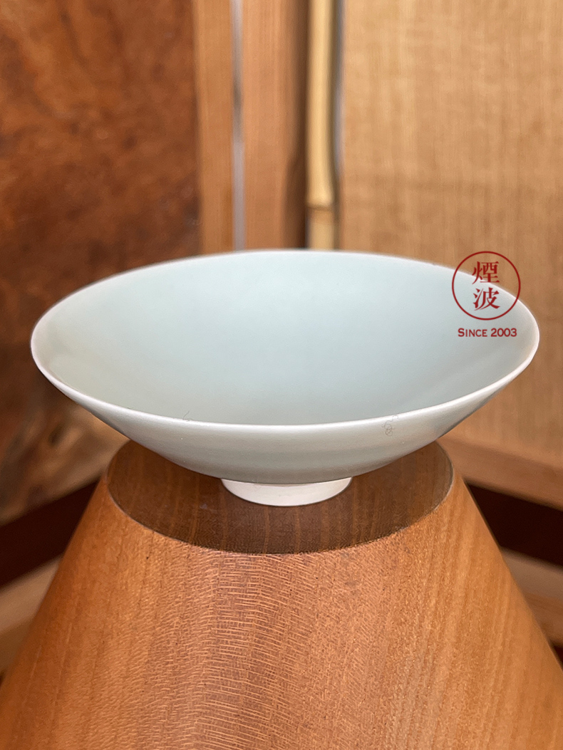 Said 49-year-old kyoko, Japan, the I international ceramic art master deep see instructions Song Yunqing white porcelain shadow blue swallow your porcelain hat to soup