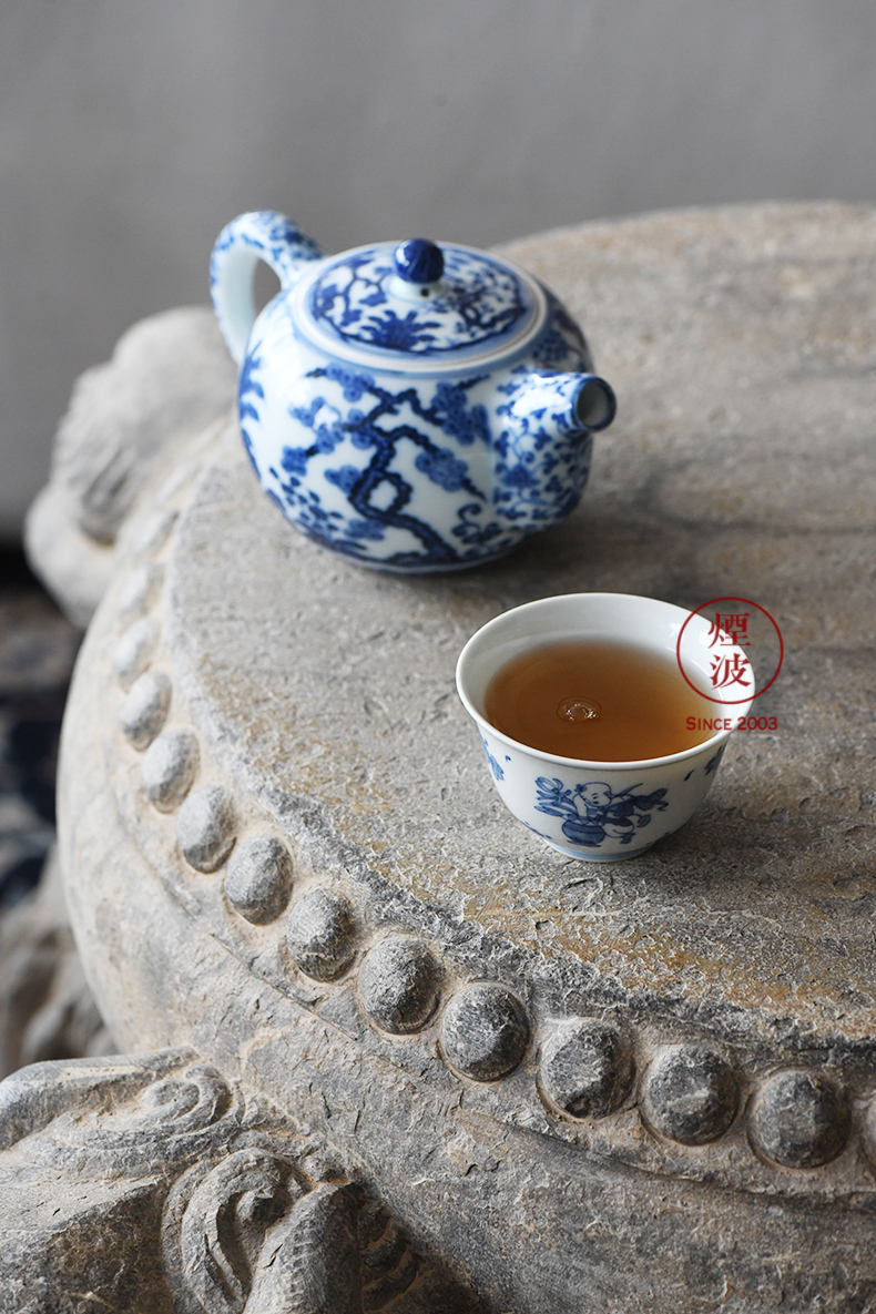 Jingdezhen blue and white meilan lesser RuanDingRong made lesser money lotus by four seasons boy baby play sample tea cup tea cups