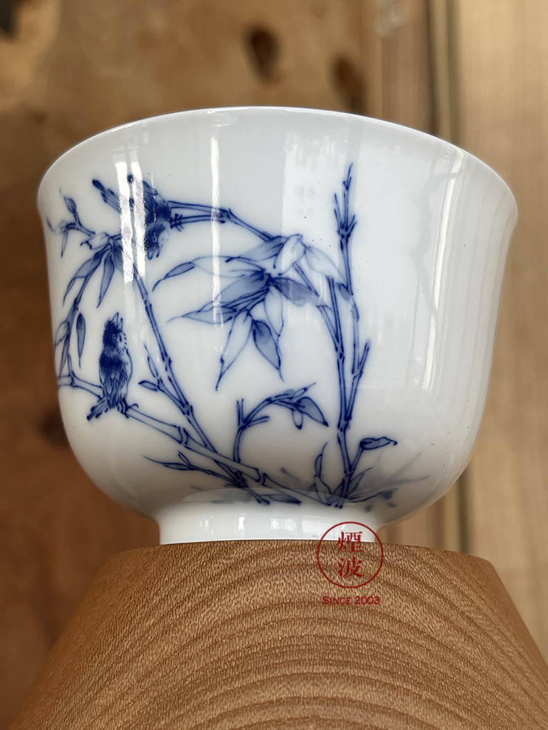 Jingdezhen blue and white flower on bamboo nine calcinations hand - made porcelain hand cup cup sample tea cup