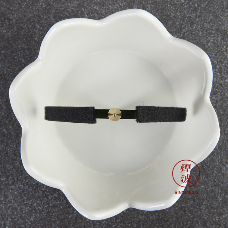 Those Japanese doves in the hall, a lotus vortex coil incense incense coil refined with ceramic incense buner there are sweet