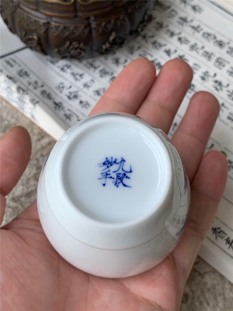 Those jingdezhen nine calcinations hand - made of blue and white porcelain painting of flowers and edify kudan hand cup tea cups