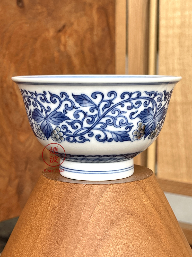 Jingdezhen lesser RuanDingRong made lesser collection model of blue and white grape grain youligong tangled branches bats cup drawing