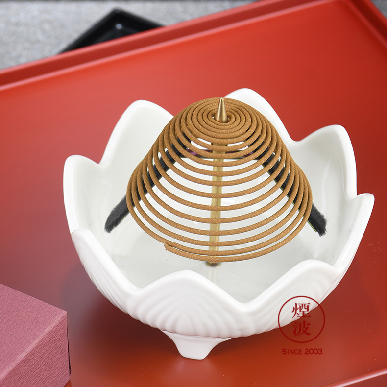 Those Japanese doves in the hall, a lotus vortex coil incense incense coil refined with ceramic incense buner there are sweet