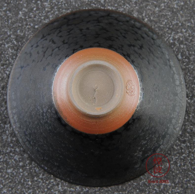 Made those Japanese pottery master tao 葊 up of soil the clear oil droplets temmoku built light tea cups