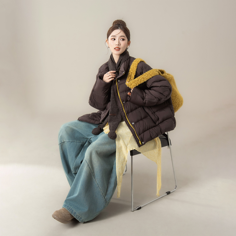 Coffee-Colored Stand-Collar Knitted Scarf down Jacket for Women, New Winter Style, 90% White Duck Down, Short Turtle-Back Loose Versatile Coat