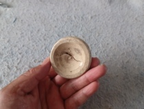 The remains of a goblet from the Cizhou kiln of the Song Dynasty with a complete bottom. Learn to study restorations and specimens.