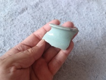 The fragment of the mouth edge of the Jun porcelain Xiaoqin from the Song and Yuan Dynasties is very good in color and has small red spots. It is good to study. It is a good specimen.