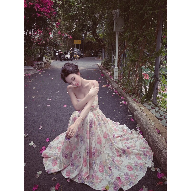 Vintage Floral Tube Top Dress for Women, Perfect for Summer Beach Vacations, Stunning Waist-Cinching Birthday Dress with a Long Train