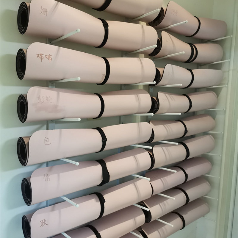 Yoga mat storage shelf wall rack gym yoga studio wall hanging rack free punching wall hanging carpet rack