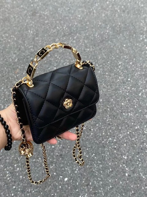 Chain bag women's 2022 new autumn and winter high-quality texture niche fashion popular mini portable messenger bag this year