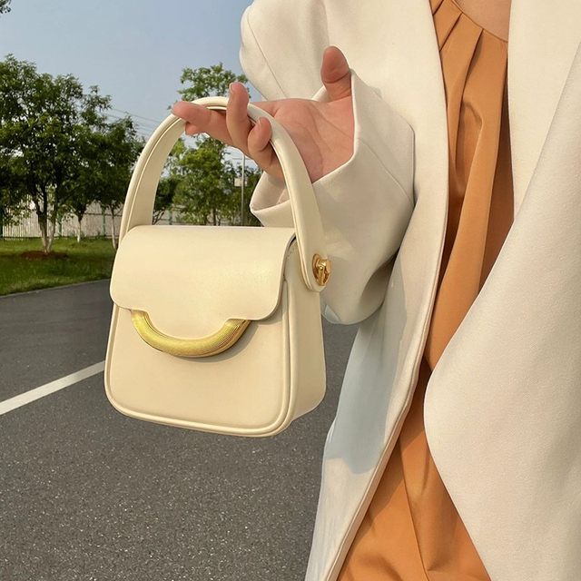 Autumn and winter mini small bag 2022 new all-match high-end niche design portable chain Messenger bag female summer