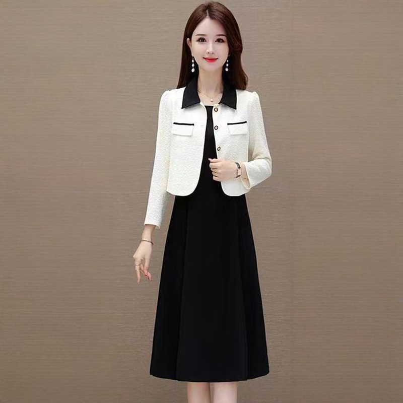 Black Sleeveless Dress for Women 2026 New Summer Style, Elegant and Slimming, Mid-Length Two-Piece Set, Over-The-Knee Base Layer